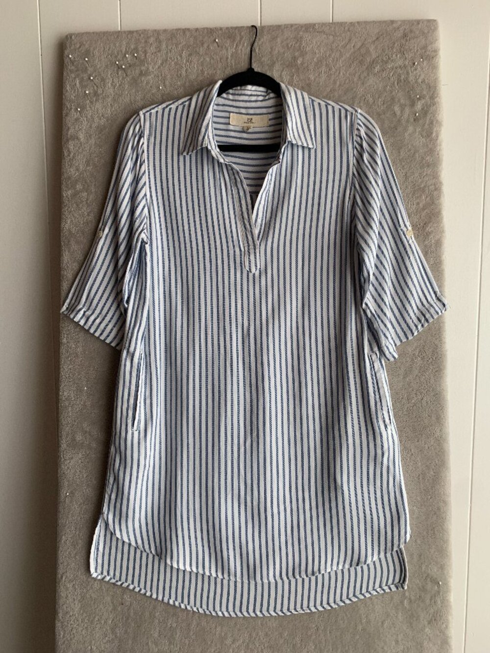 S "Thread+Supply" blue & white striped shirt pockets button sleeve collar v neck
